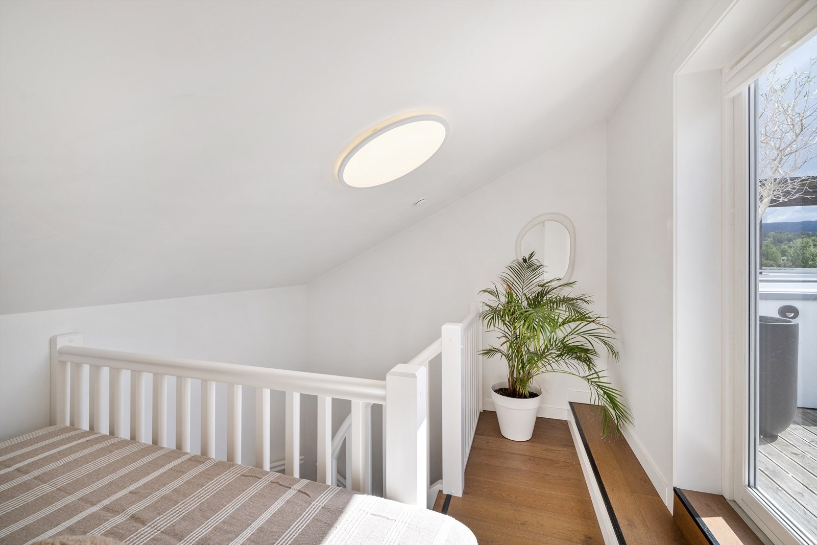 I loftetasjen det en liten forstue før man kommer ut på takterrassen. Galleribilde