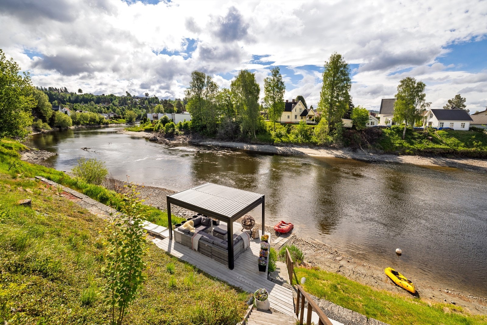 Hvert av husene har eget båtfeste. Galleribilde