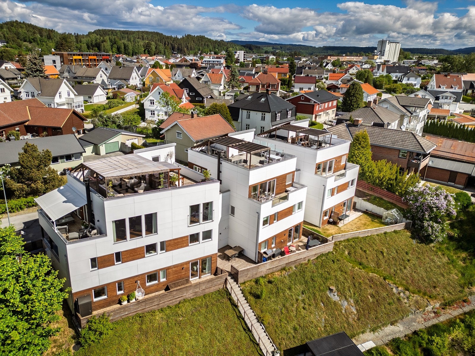 Boligen har nydelige terrasser og en unik takterrasse! Galleribilde