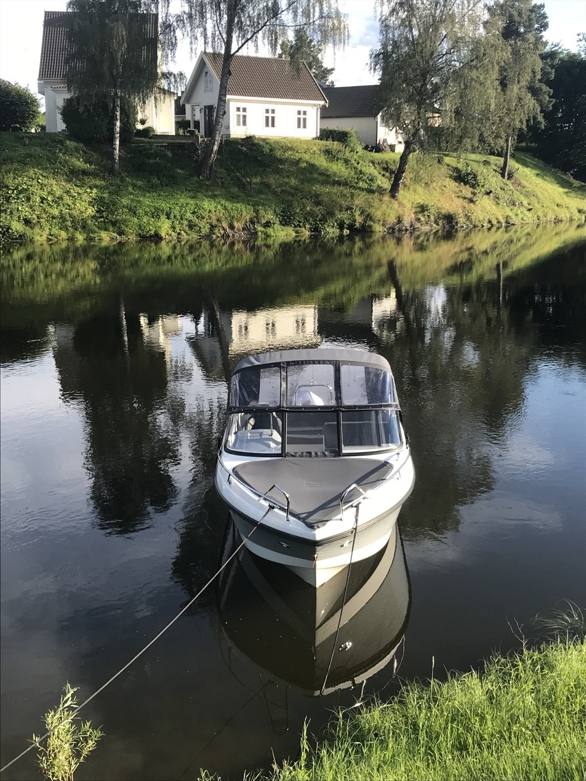Eers bilde fra en sommer med vanlig vannføring i elven. Galleribilde