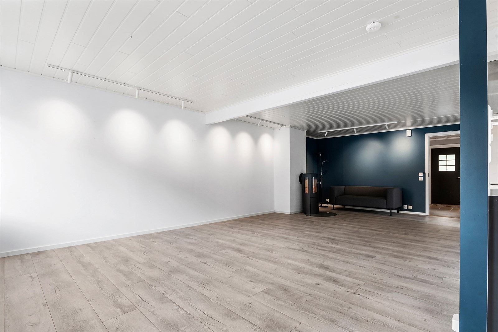 Nye lysskinner i himlinga lyser godt opp opphaldsrommet Galleribilde