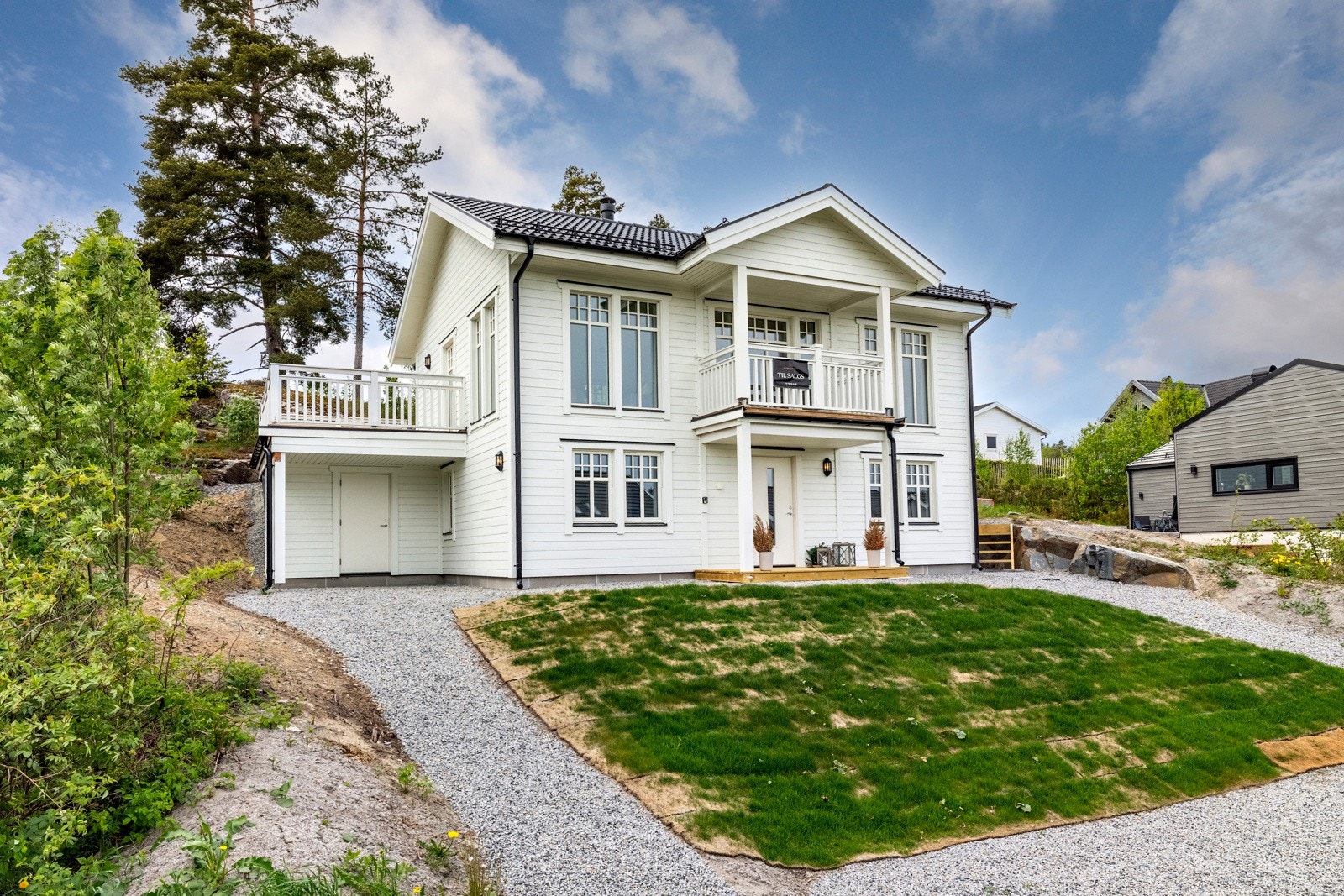 For ekstra lagring og oppbevaring har boligen en utvendig sportsbod på ca. 5 kvm. Galleribilde