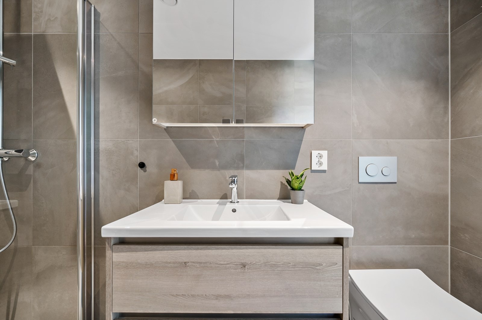 Moderne badeinnredning. Galleribilde