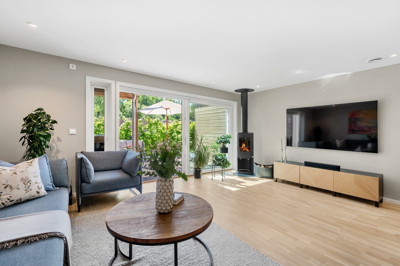 Lys og luftig stue. Galleribilde