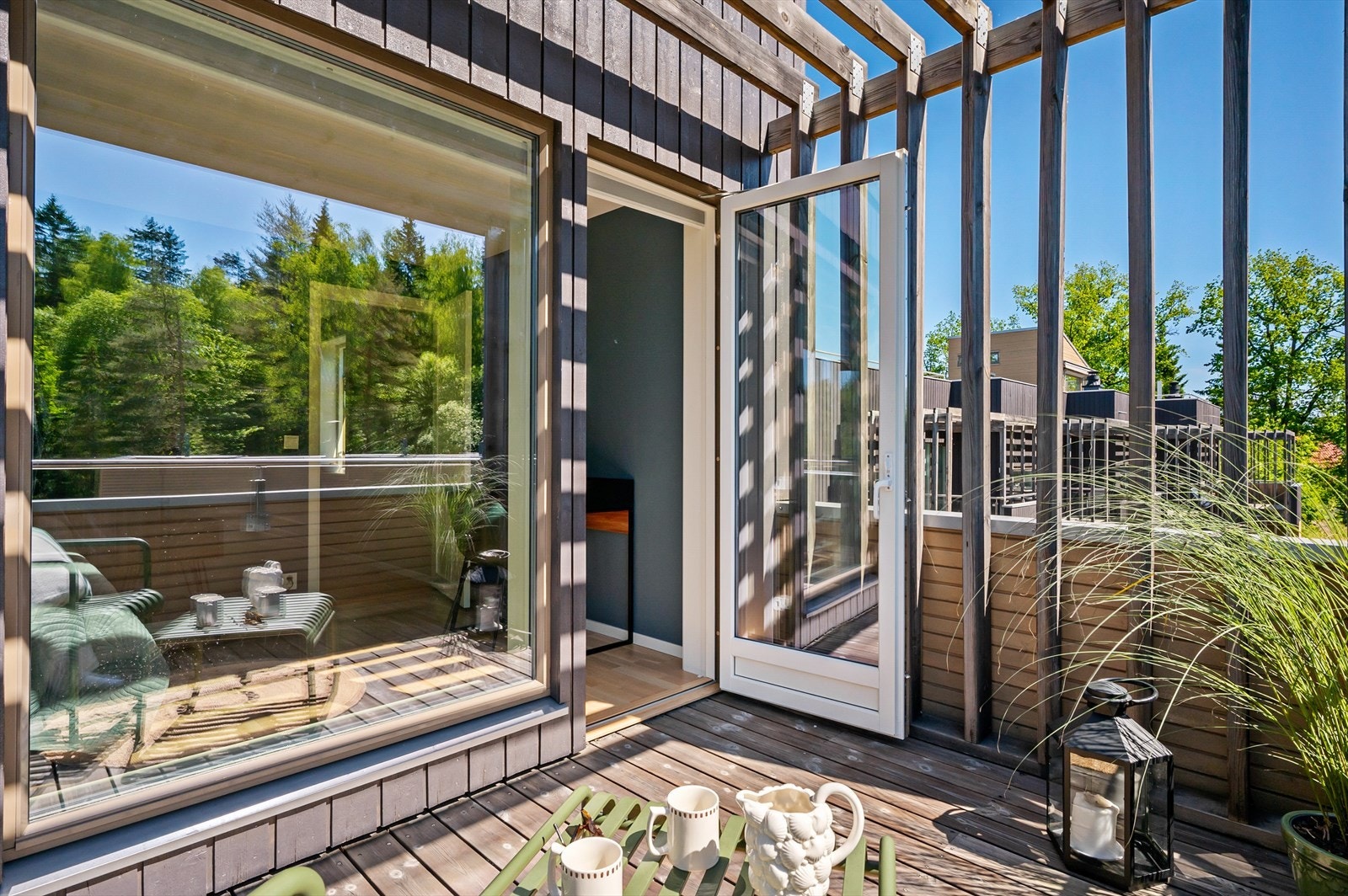 Idyllisk balkong med mange innredningsmuligheter. Galleribilde