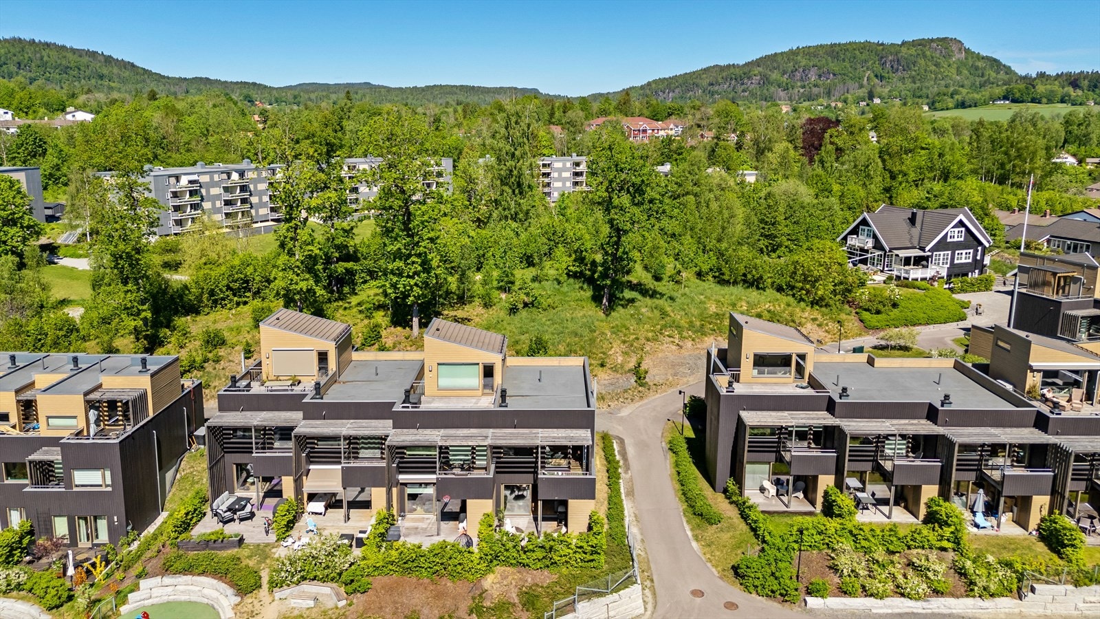 Fra boligen er det ca. 20 minutter gåtur unna Asker sentrum. Galleribilde