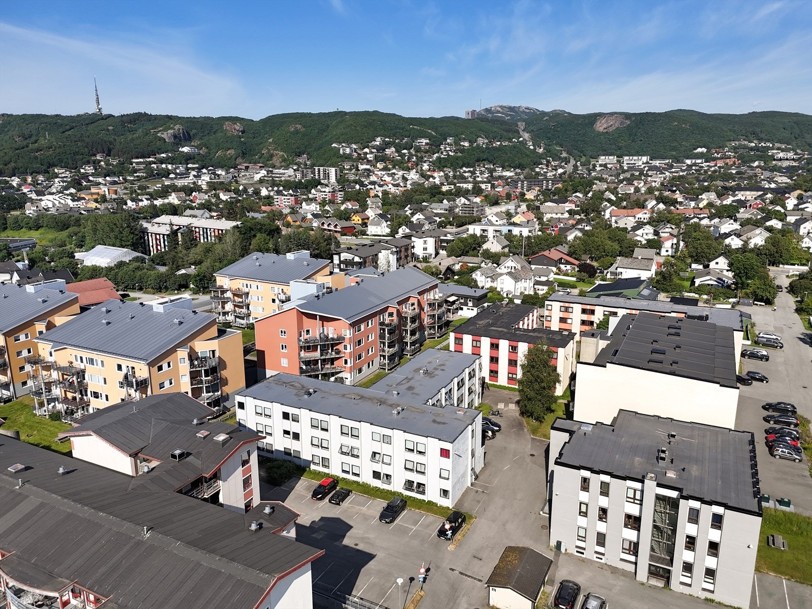 For de som foretrekker friluftsliv, er Reinsletta også et utmerket utgangspunkt. Bodømarka med sitt velutbygde løypenett, er innen kort rekkevidde. Galleribilde