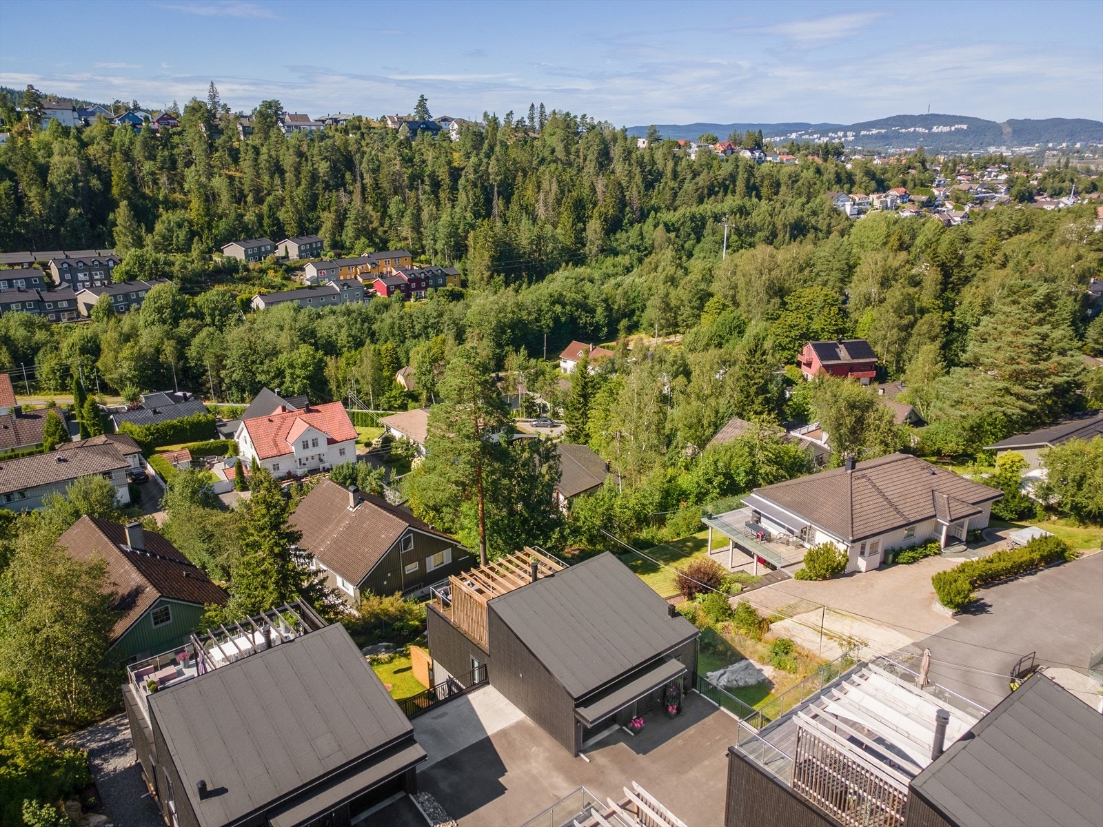 Fra eiendommen har du enkel tilgang til Østmarka, med flotte turmuligheter året rundt. Galleribilde