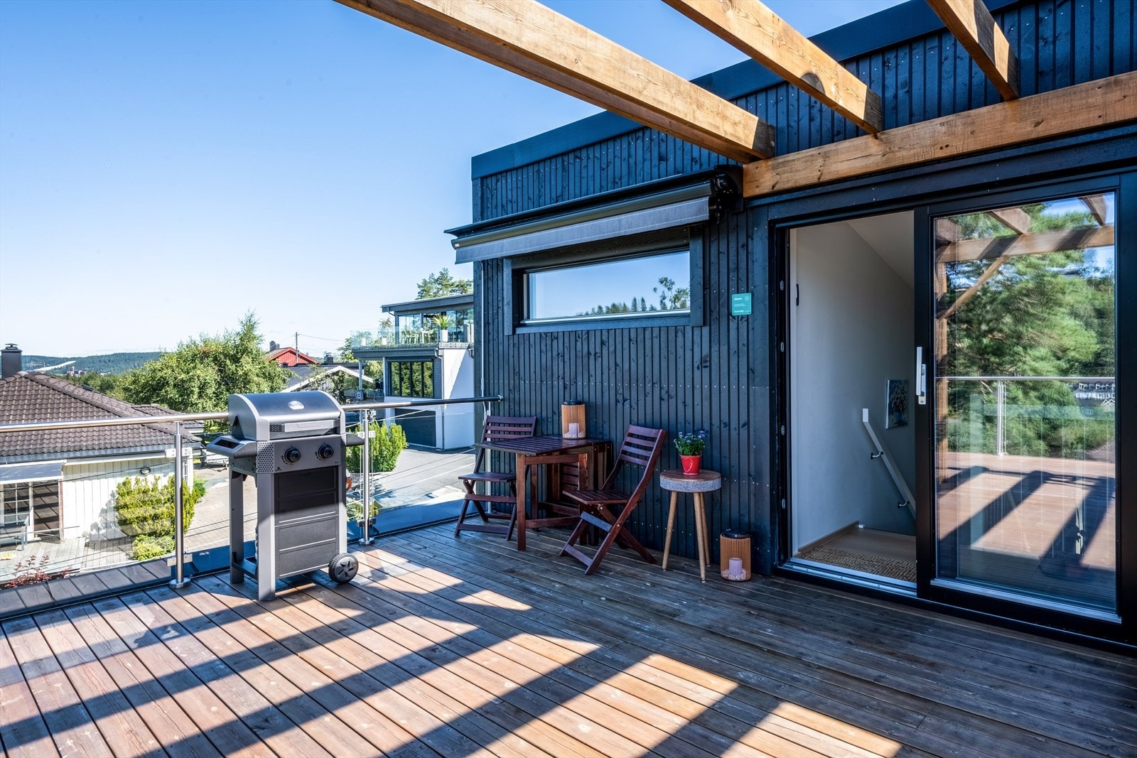 Grillområde med markisse over Galleribilde