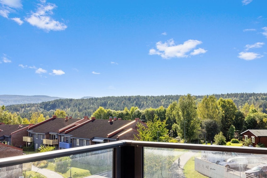 Storslått utsikt over store deler av Konnerud og vestskogen. Galleribilde