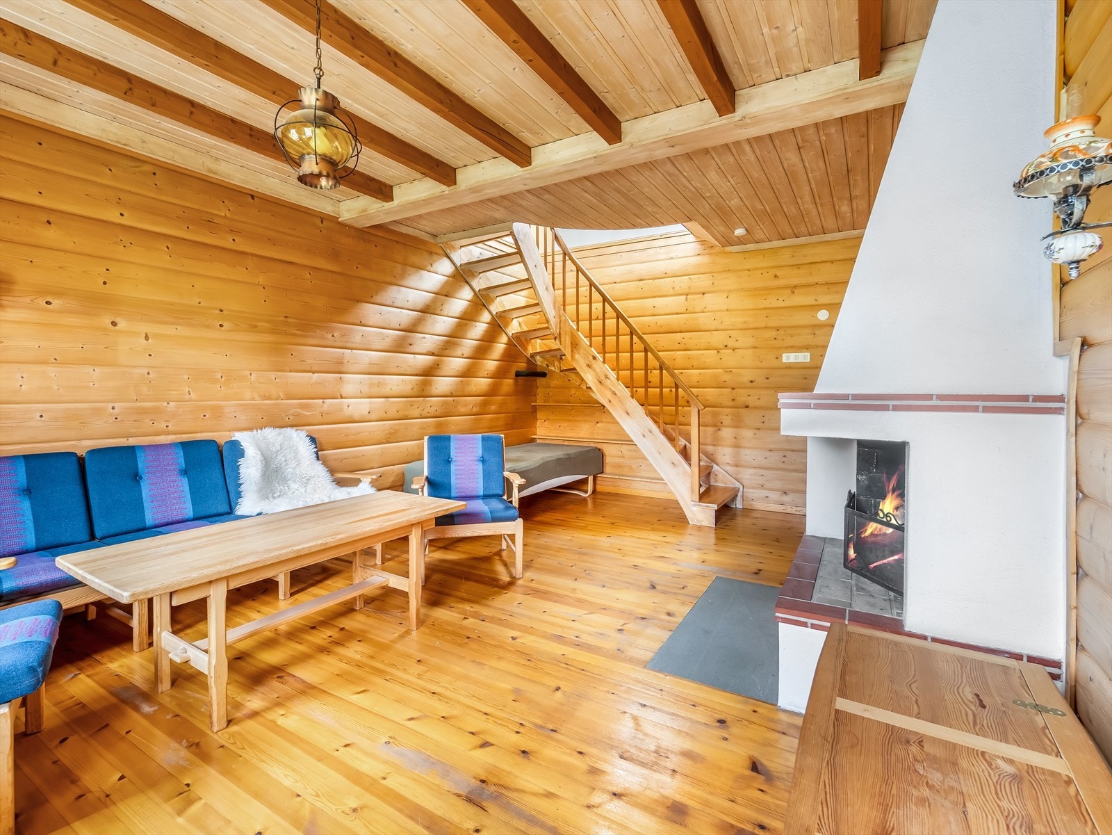 Koselig kjellerrom benyttet som kjellerstue Galleribilde