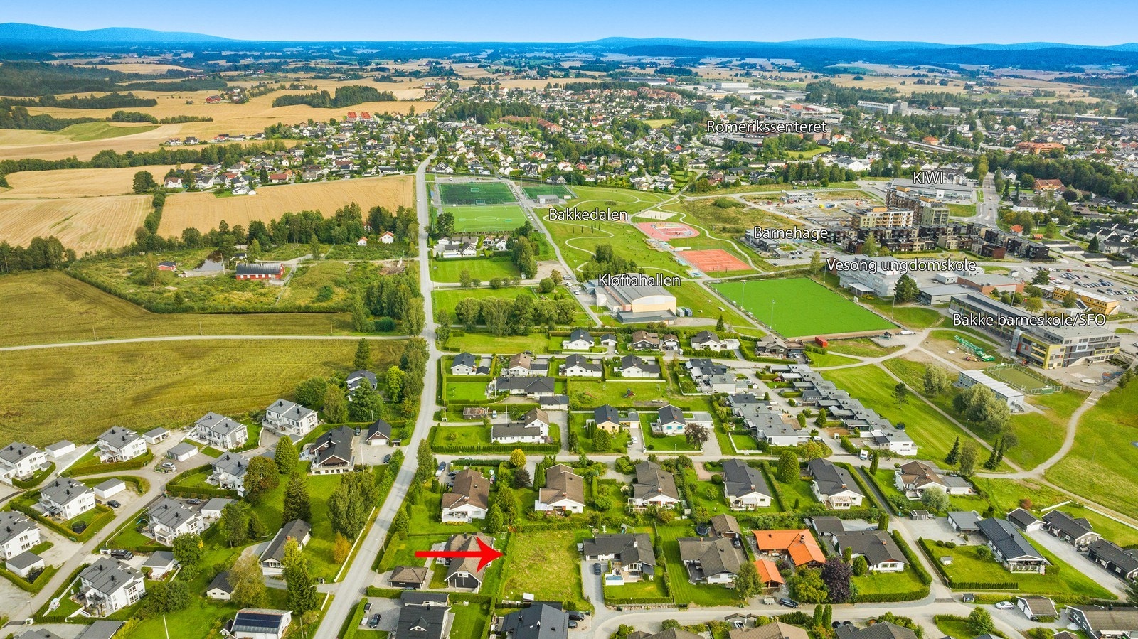 Herifra er det kort vei til skoler, barnehager, butikker, tog/buss og andre bymessige fasiliteter. Galleribilde