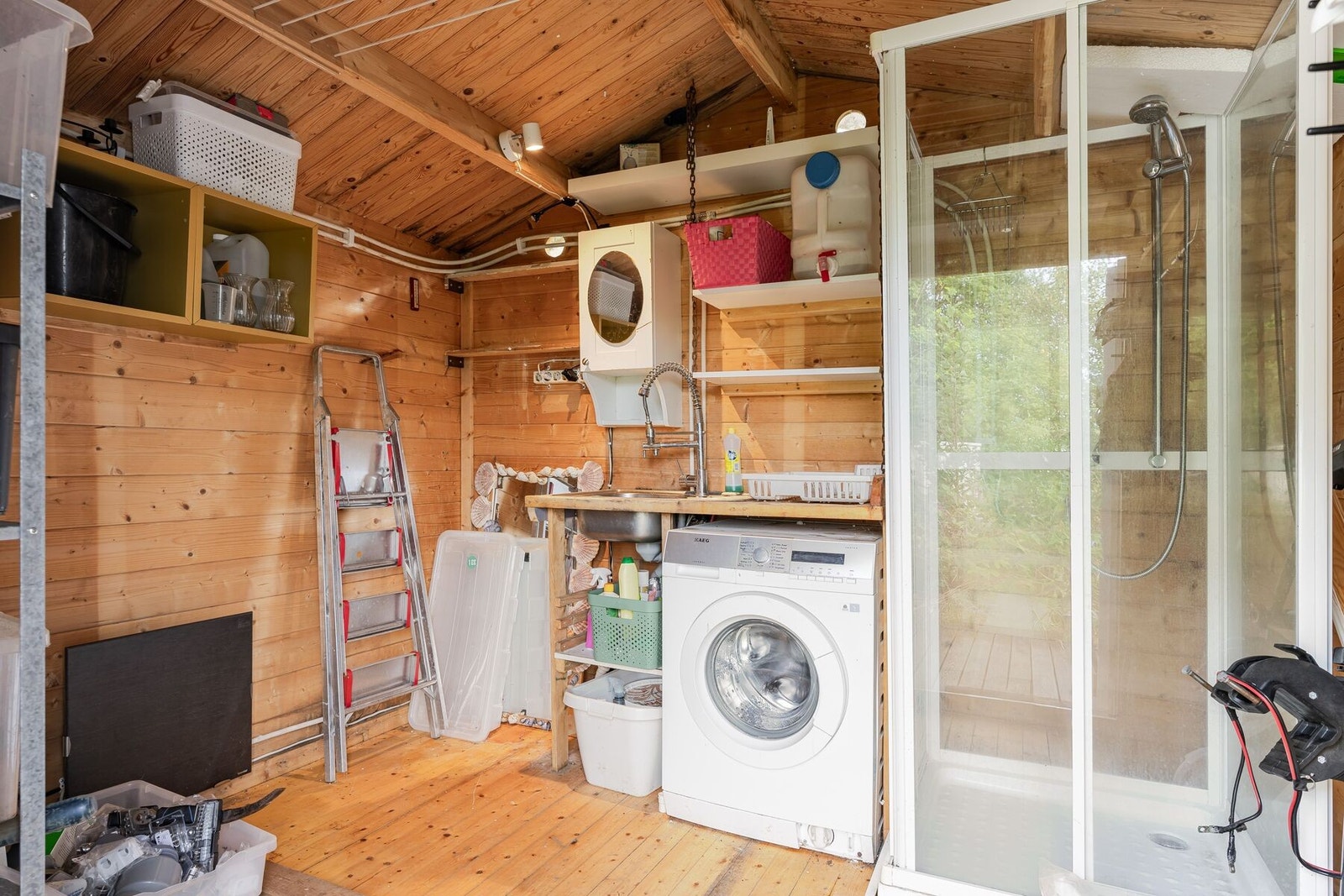 Boden brukes i dag som bad, her har man bl.a. vaskemaskin og dusj. Galleribilde