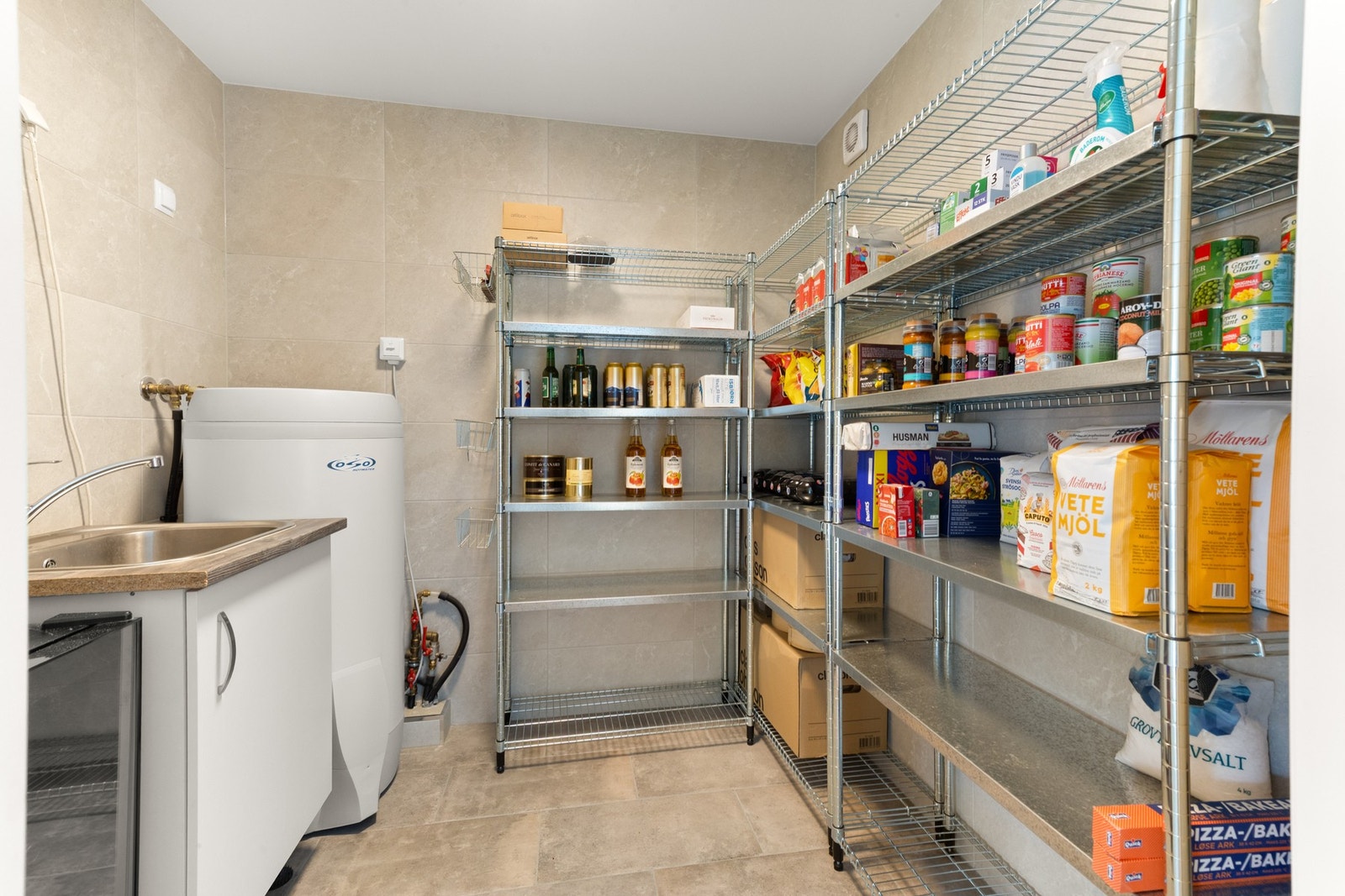 Praktisk innvendig bod. Galleribilde