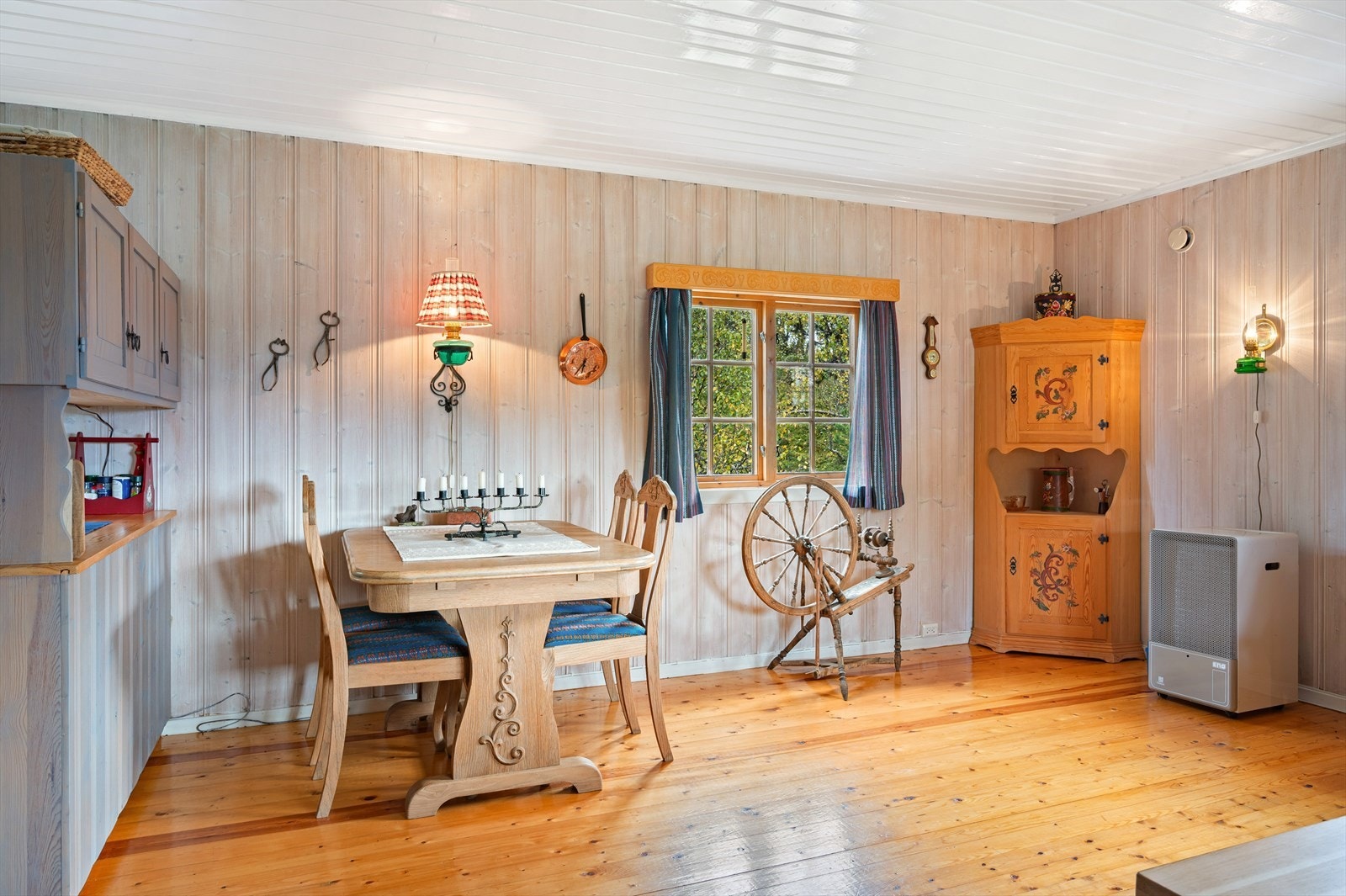 Stuen har flere gode møbleringsmuligheter Galleribilde