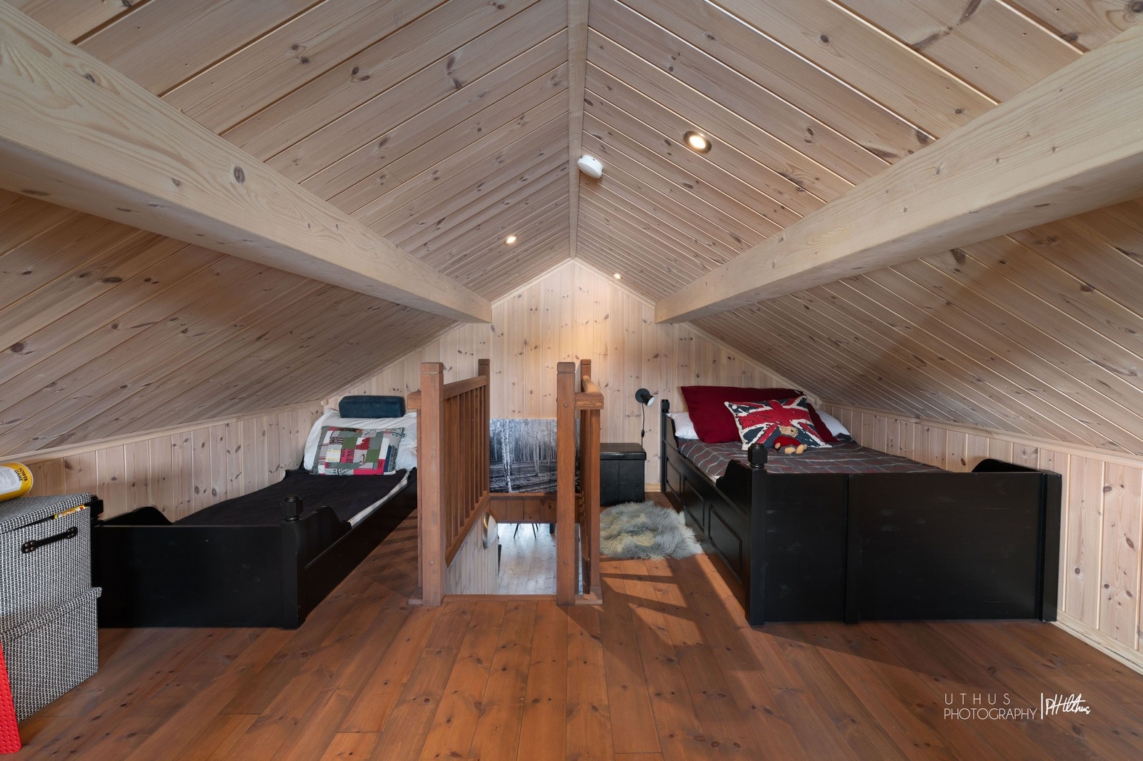 Romslig hems med ståhøyde (190), brukes som TV stue og soverom (4 sengeplasser) Galleribilde