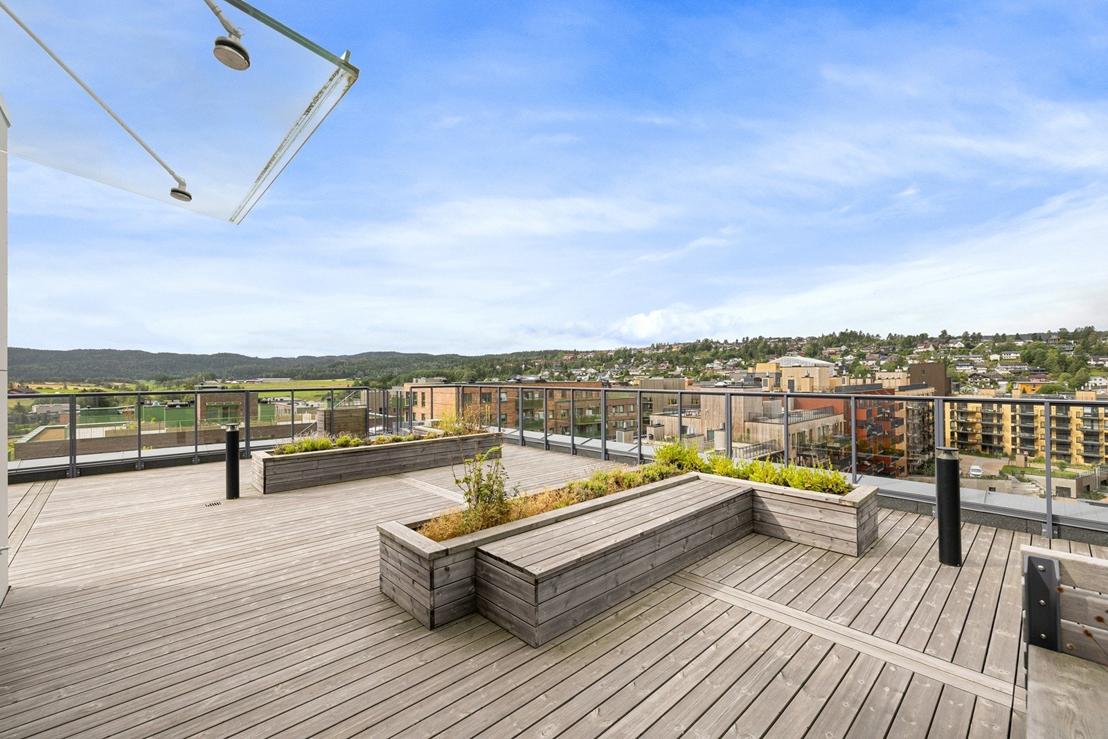 På byggets tak finner du en innbydende felles takterrasse - et unikt og sosialt uterom hvor beboere kan trekke seg tilbake og nyte både sol og utsikt. Galleribilde