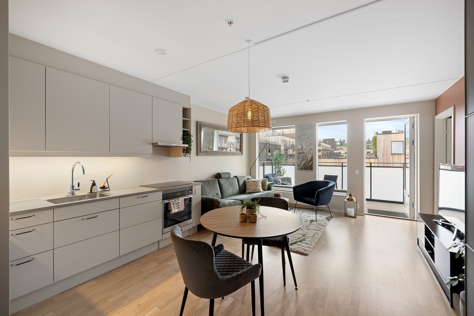 Edvard Nyberg v/ Notar Romerike har gleden av å presentere Bjarne Haugens gate 37. Galleribilde