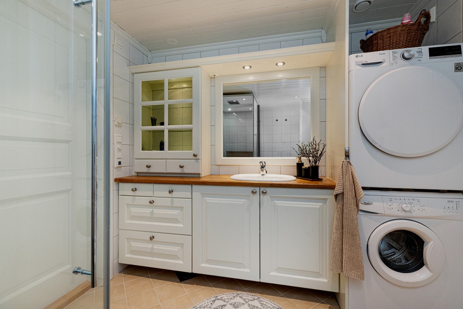 Opplegg til vaskemaskin og tørketrommel som følger med salget Galleribilde