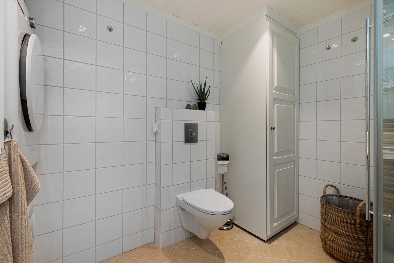 Vegghengt toalett Galleribilde