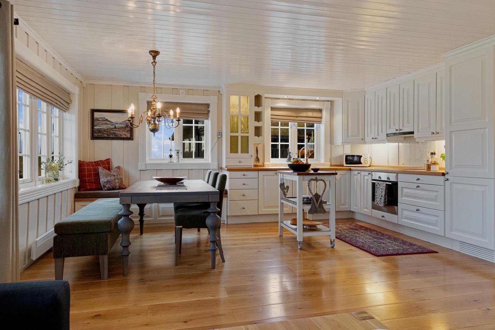 Samle familien til hyggelige måltider etter en lang dag ute i fjellet Galleribilde