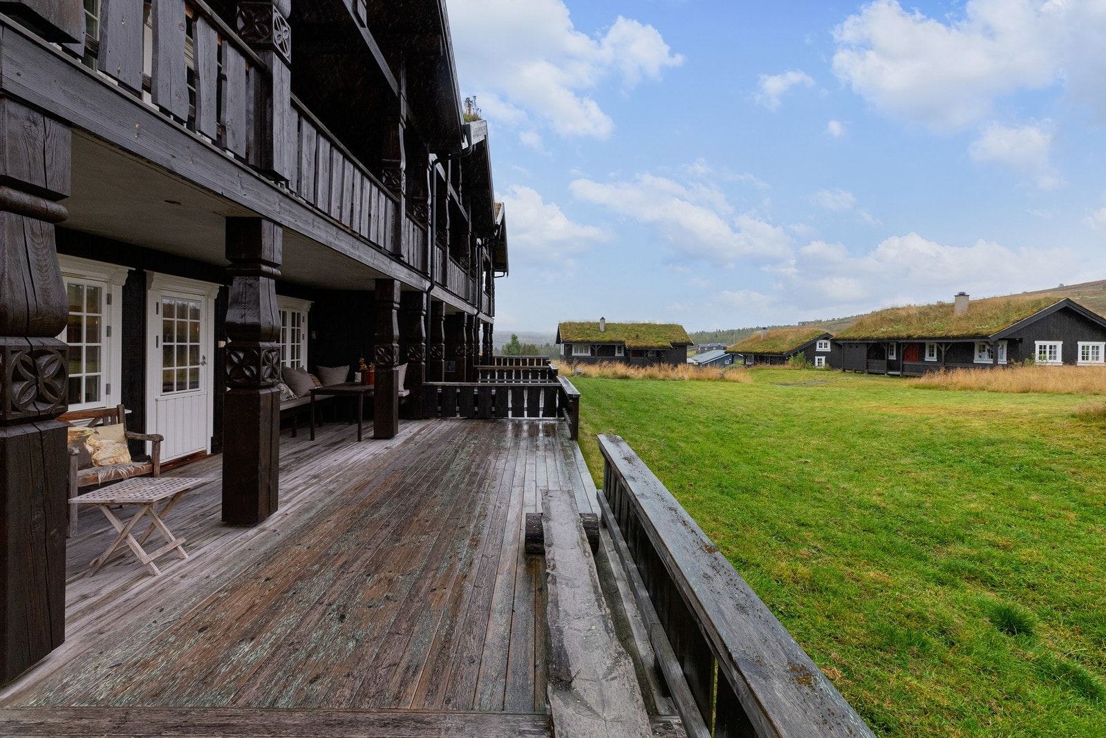 Flott opparbeidet naturtomt. Felles uteområdet på tunet i naturskjønne omgivelser Galleribilde