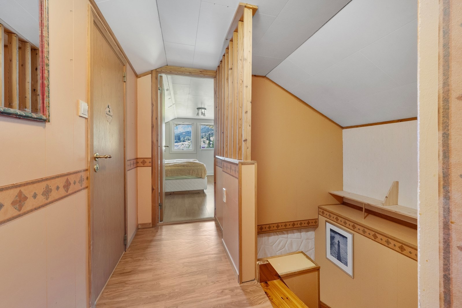 Gang på loft. Galleribilde