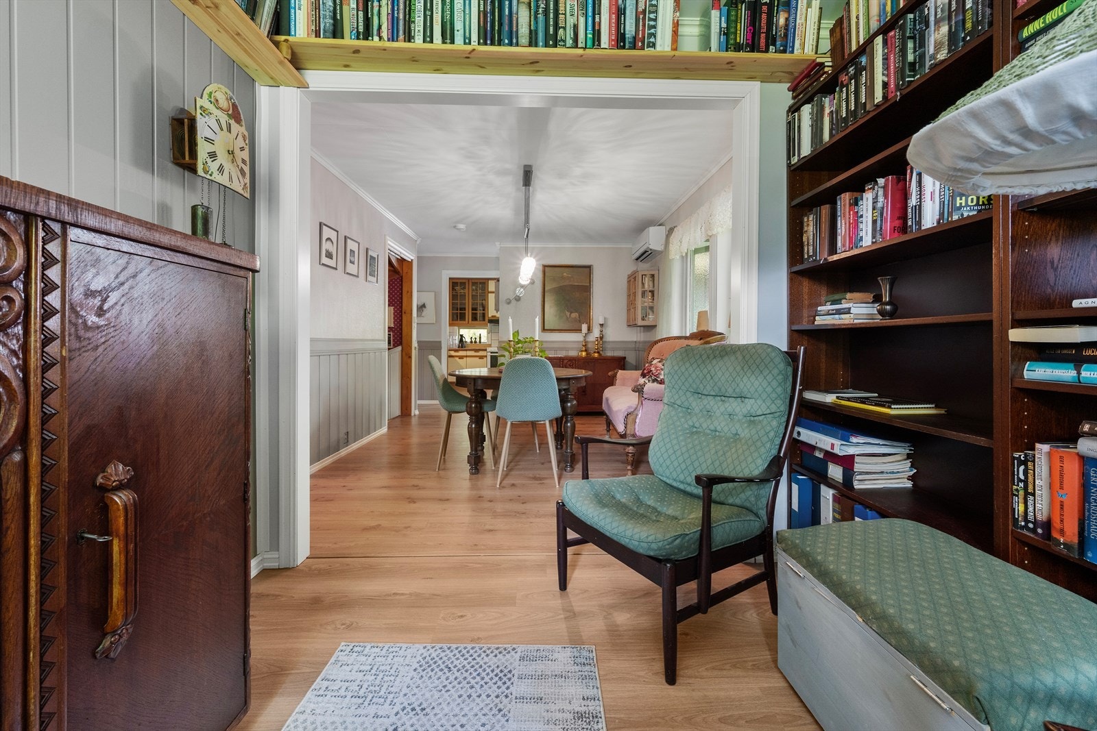 Biblioteket i hovedetasjen er opprinnelig et soverom. Galleribilde