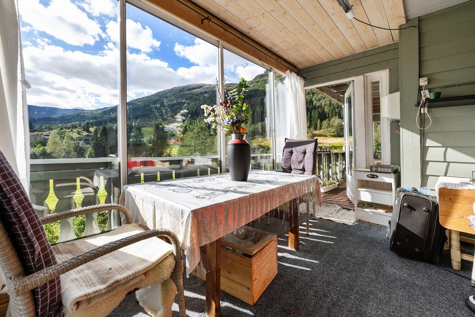 Deler av verandaen på hovedplan er innglasset. Galleribilde