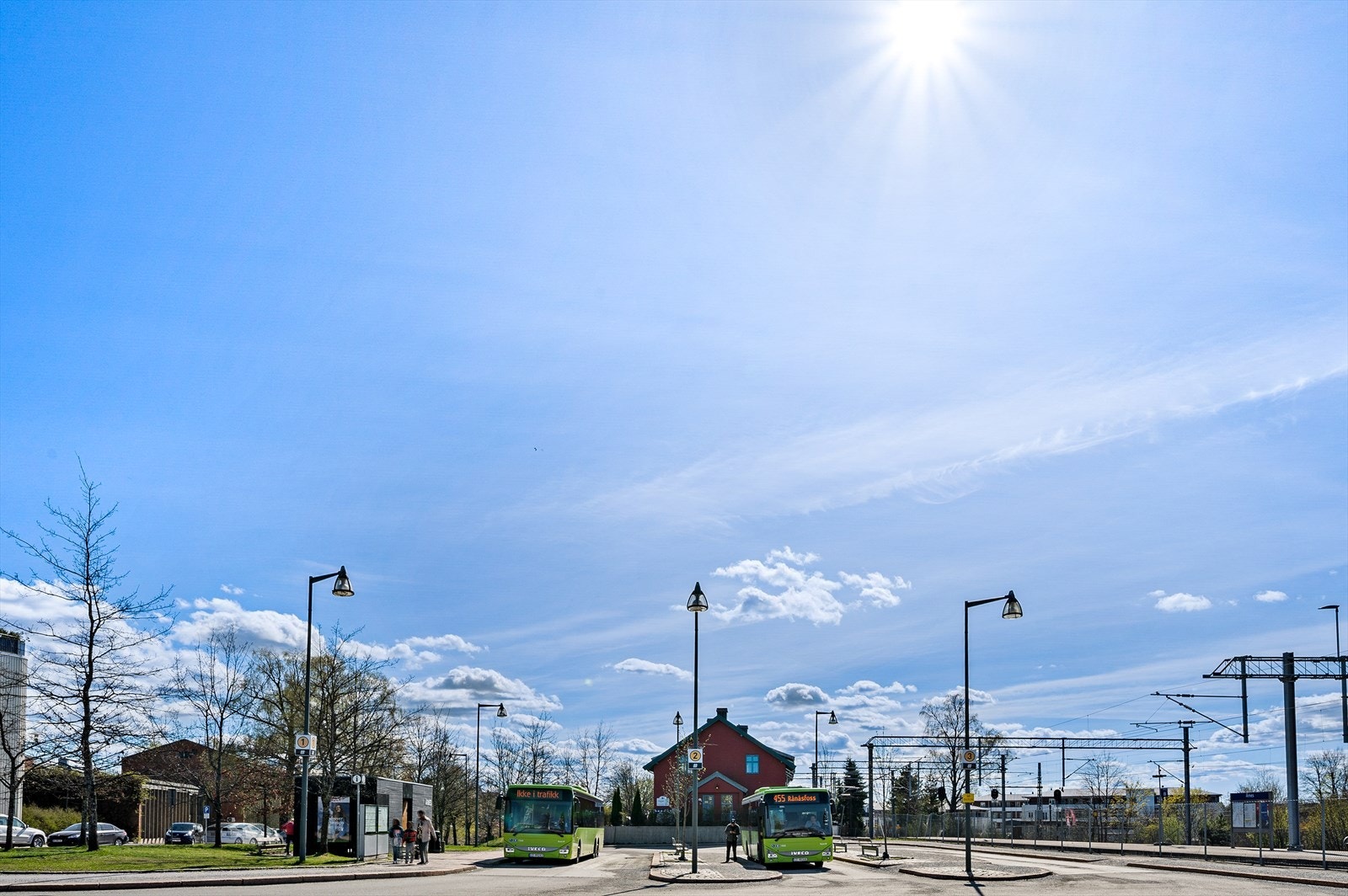 - Busstasjonen Årnes gir en praktisk busstilknytning i nærområdet - Galleribilde