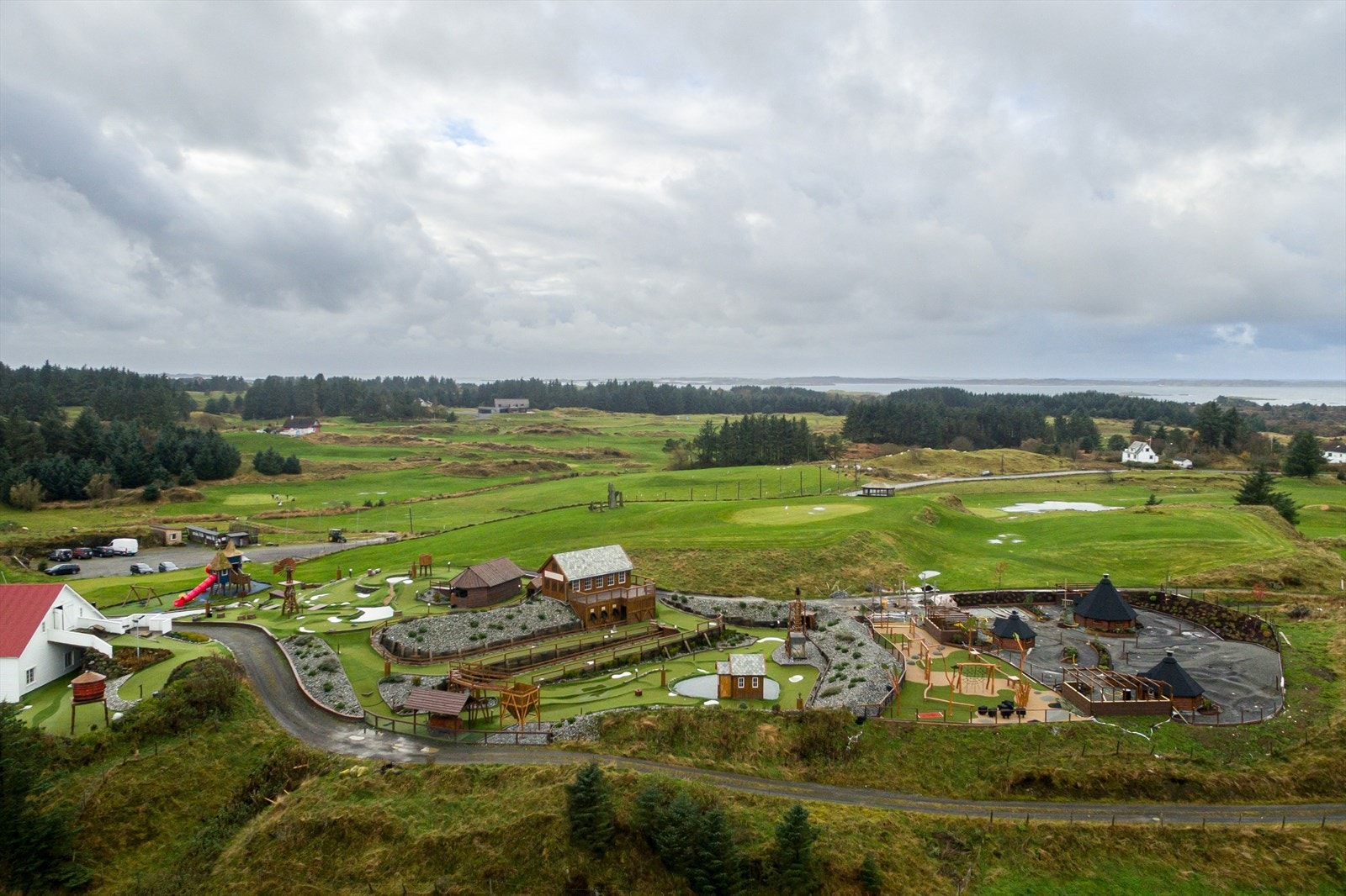 Nærområde med golfpark Galleribilde