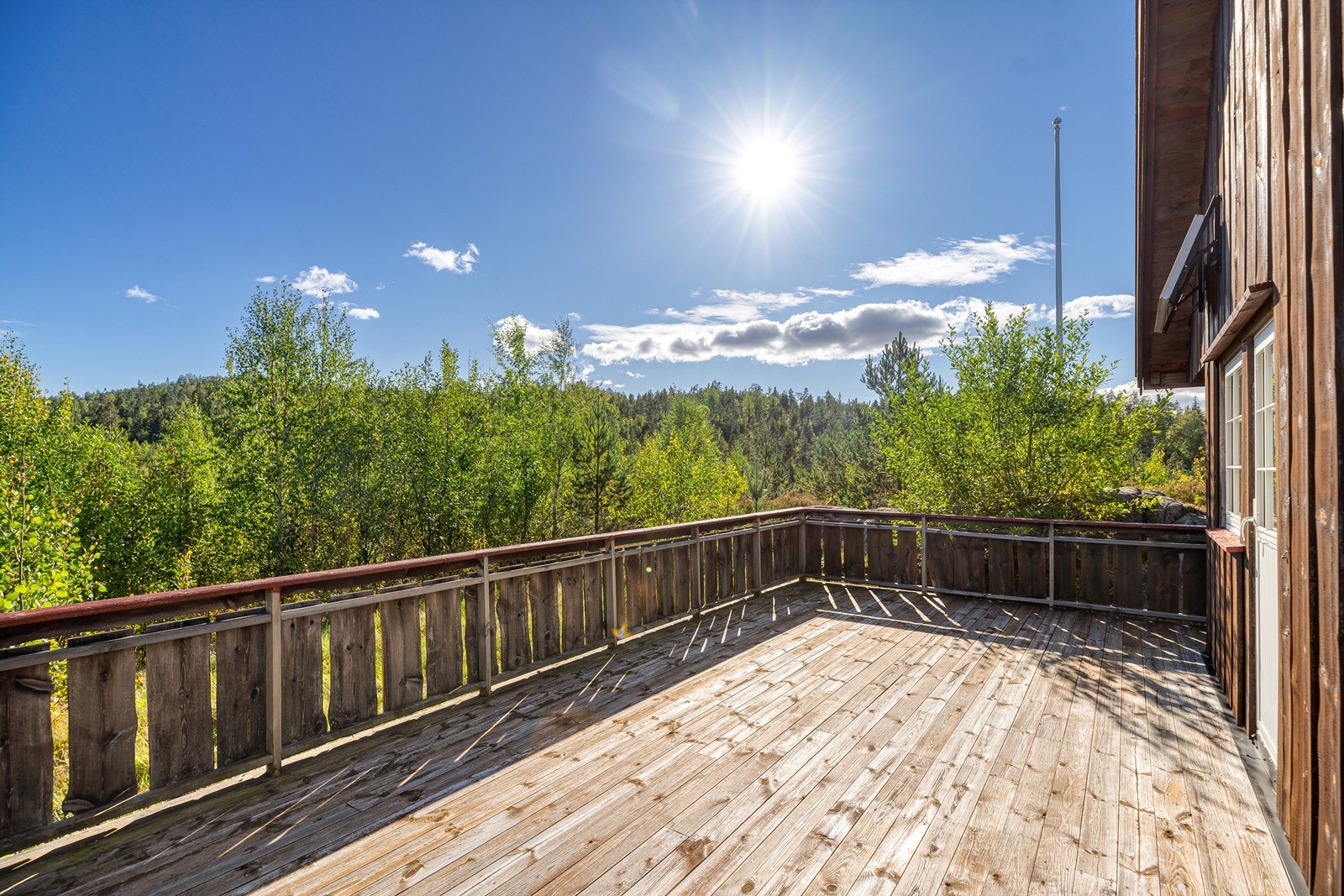 En sjarmerende fjellhytte i naturskjønne omgivelser på Mykland i Froland kommune! Galleribilde