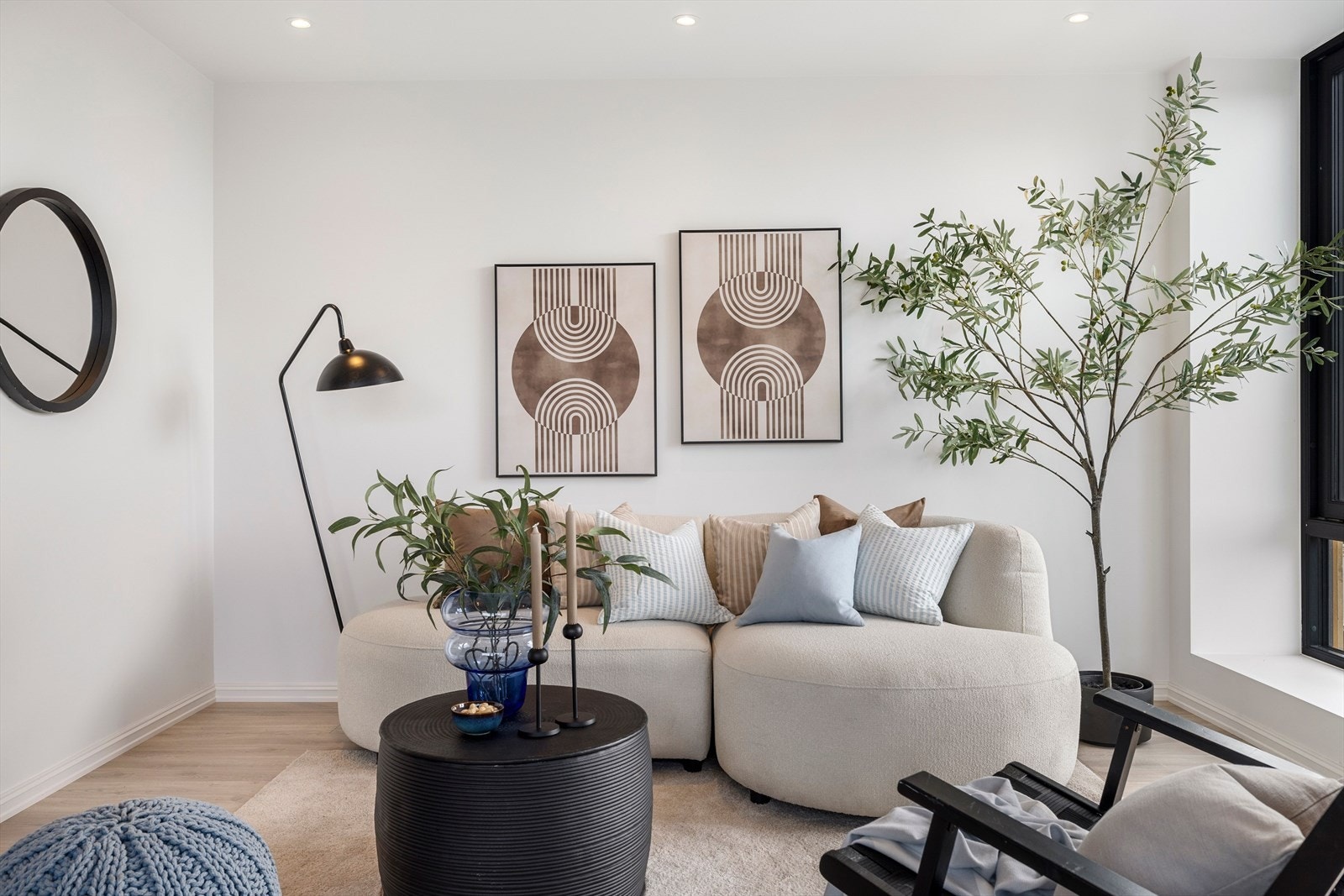 Det er som i de andre leilighetene downlights i taket Galleribilde