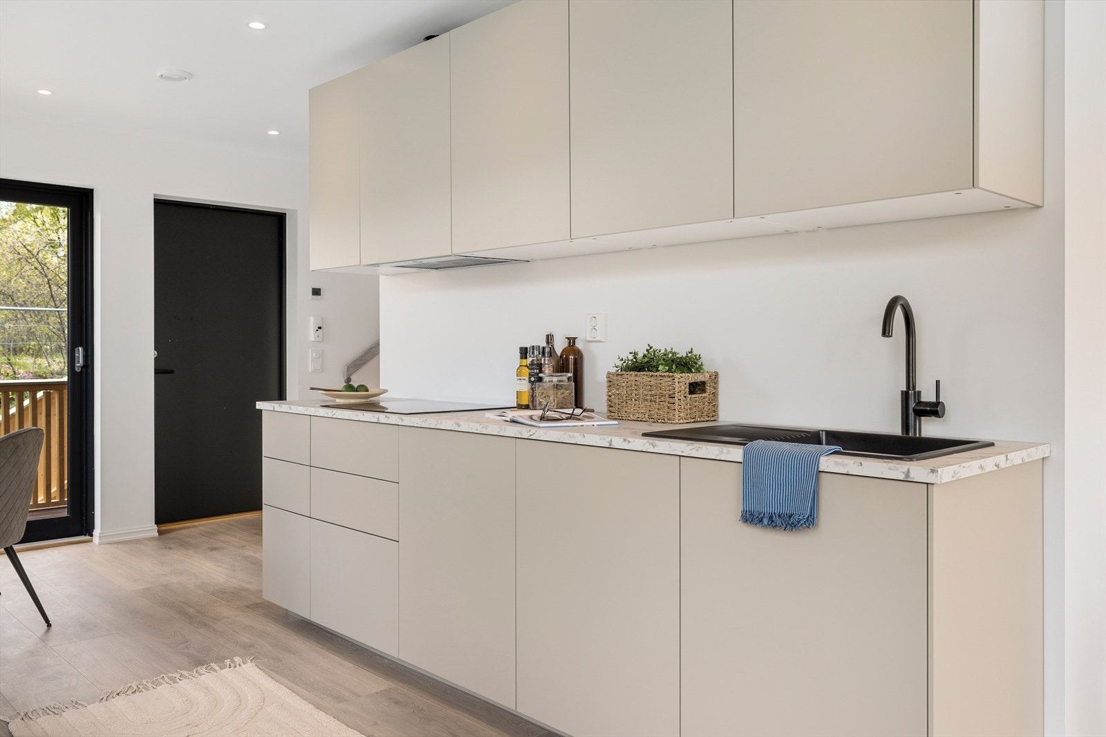 Leilighetene har adkomst via felles svalgang på baksiden av bygget Galleribilde