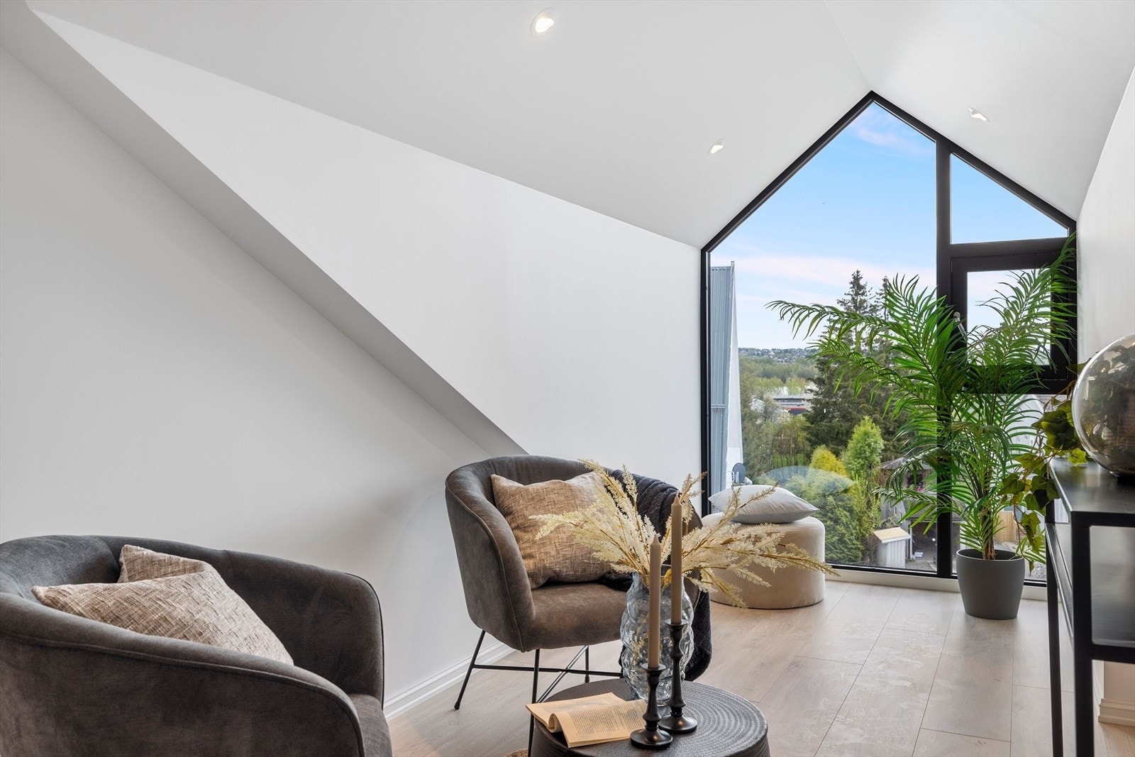 Her er det plass til sittegruppe, TV-møblement eller annet ønskelig Galleribilde