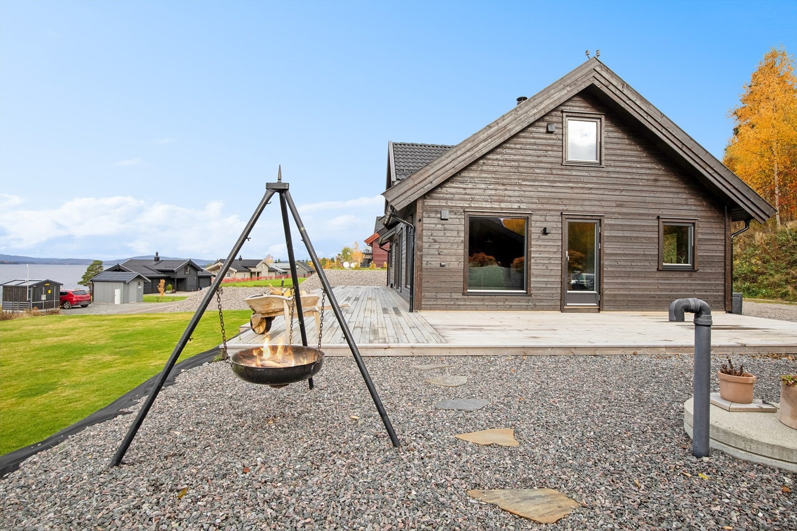 Her har man flotte uteplasser med gode solforhold Galleribilde