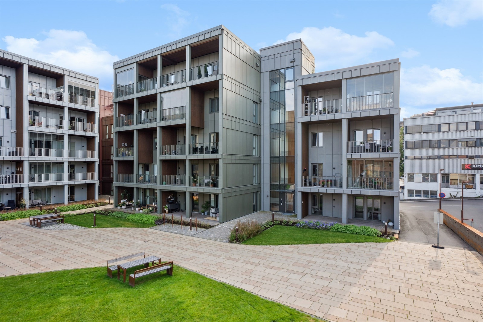 Sameiet har et pent opparbeidet og bilfritt gårdsrom som skaper et trygt og hyggelig bomiljø. Galleribilde