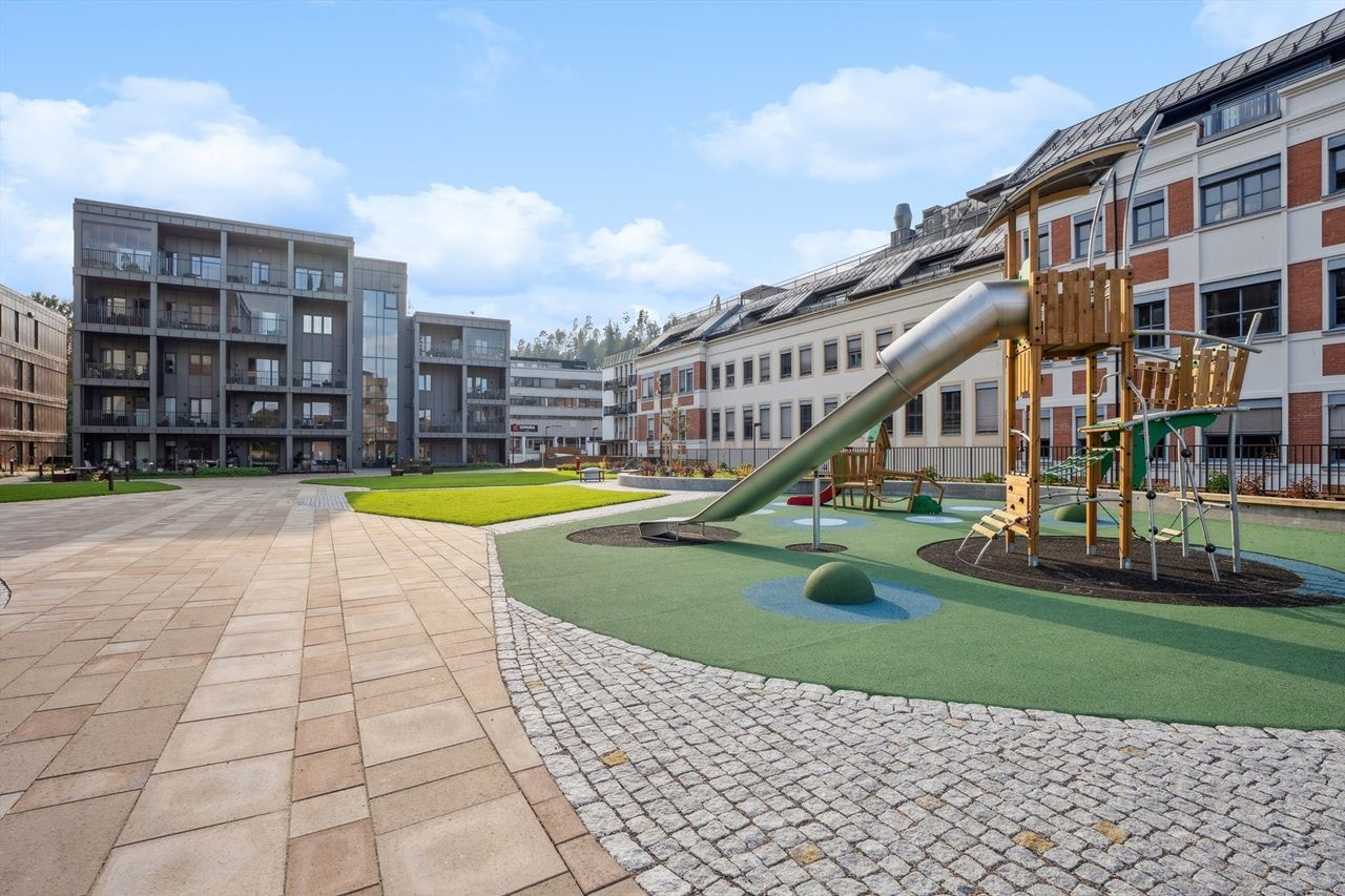 I gårdsrommet finner man også en hyggelig lekeplass for de minste. Galleribilde