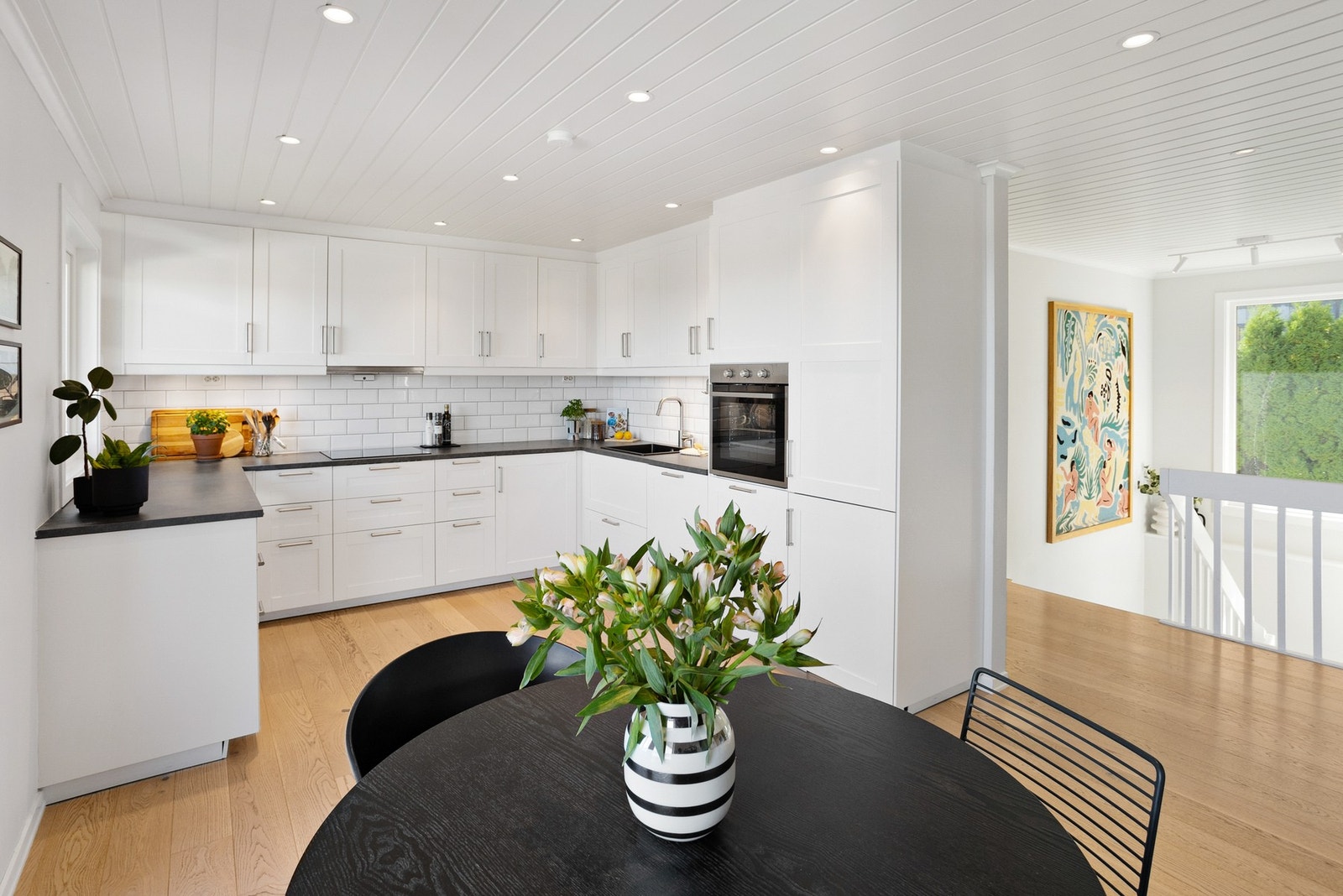 Her kan du kokkelere mens du nyter utsikten, og spiseplassen er perfekt for hverdagsmåltidene. Galleribilde