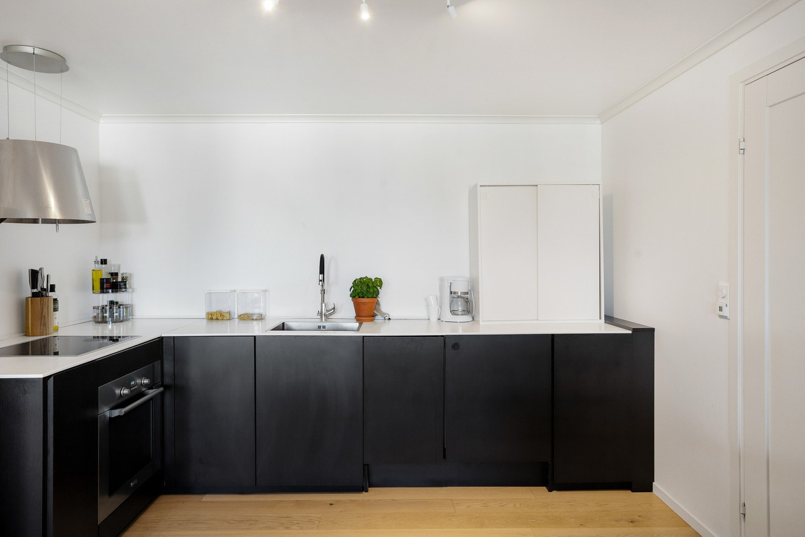 Takhengt ventilator med kullfilter Galleribilde