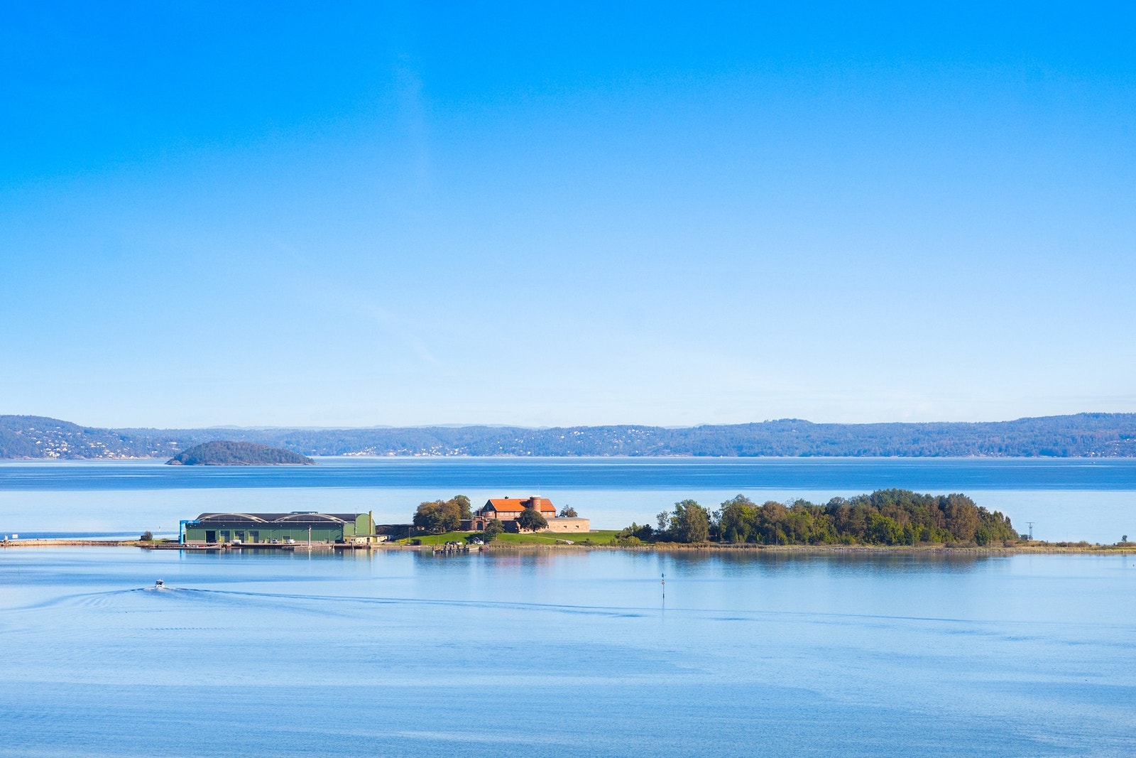 Eiendommen har en meget attraktiv beliggenhet i Åsen/Keisemark med flott utsikt over Indre havn. Galleribilde