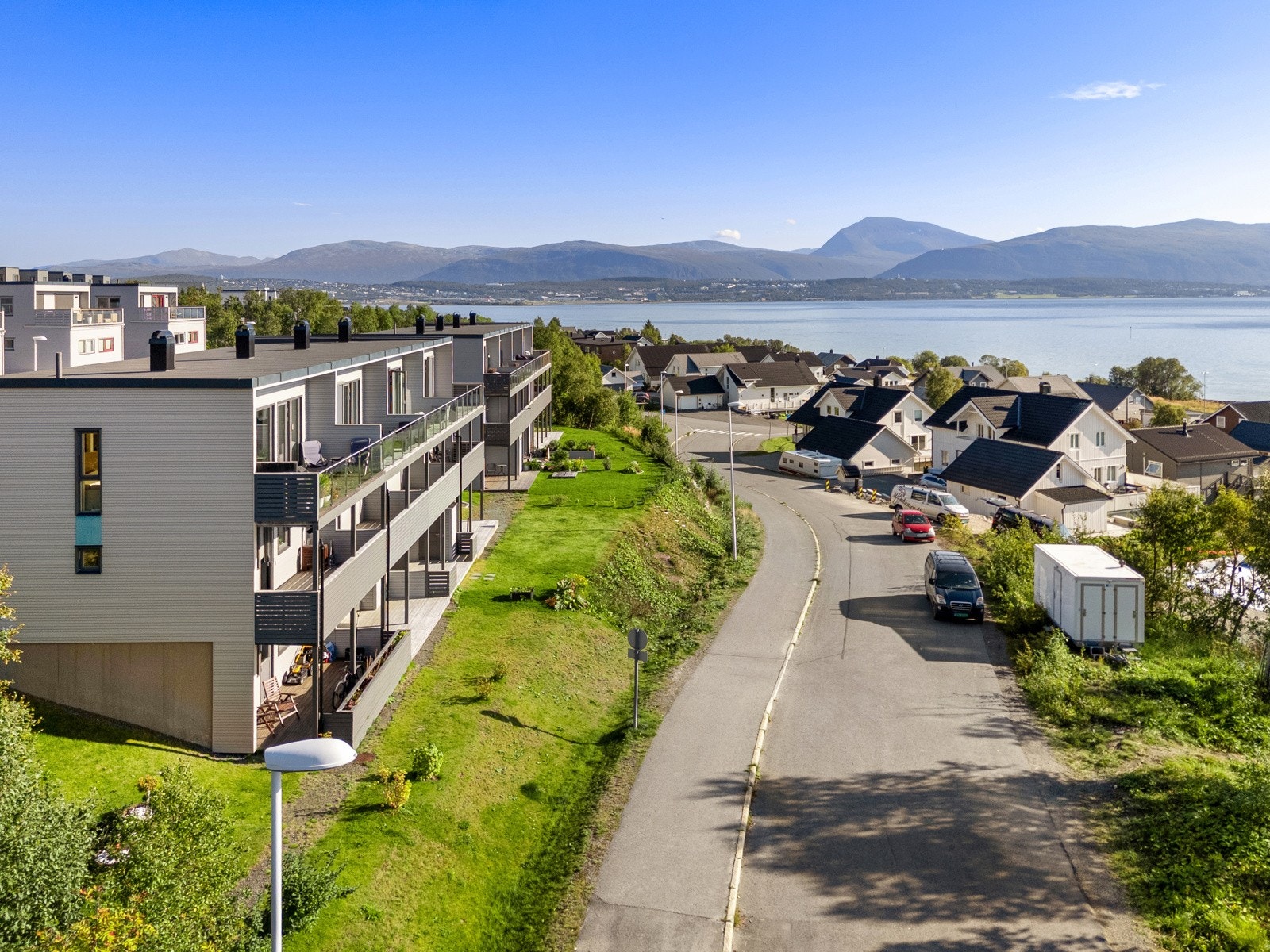 Lite gjennomgangstrafikk og kort vei til skoler og barnehage.