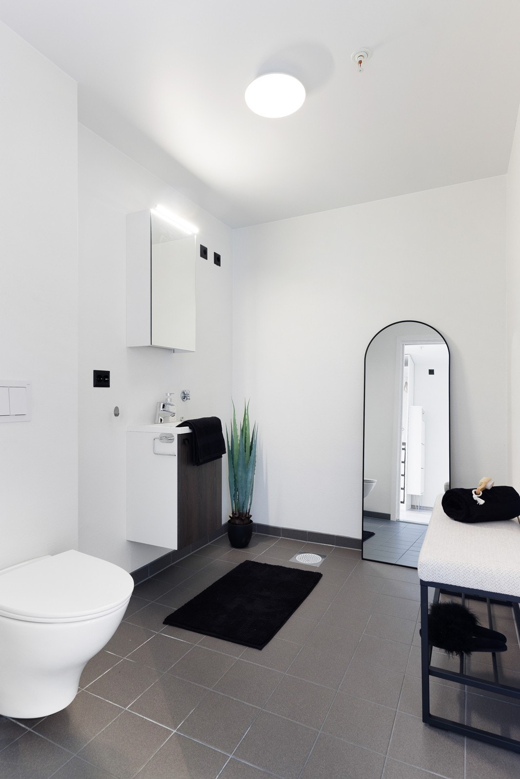 Gjestetoalett kombinert vaskerom Galleribilde