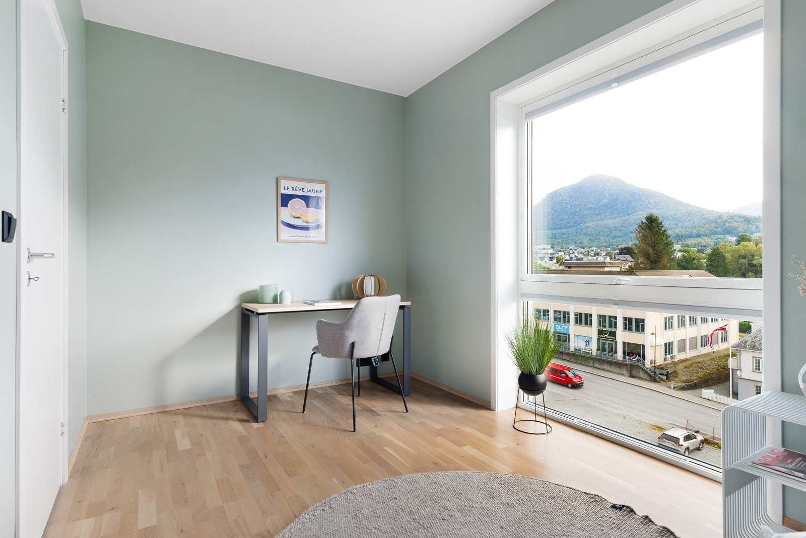 Soverom 2 er også nokså romslig og kan brukes som hovedsoverom Galleribilde