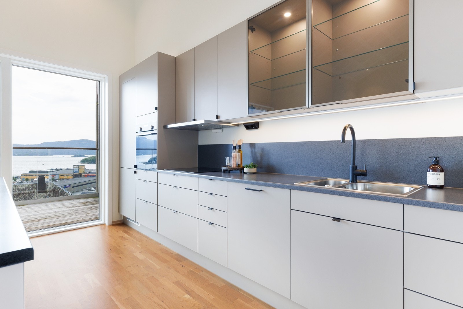 Det er god plass til å kunne kokkelere til hele storfamilien Galleribilde