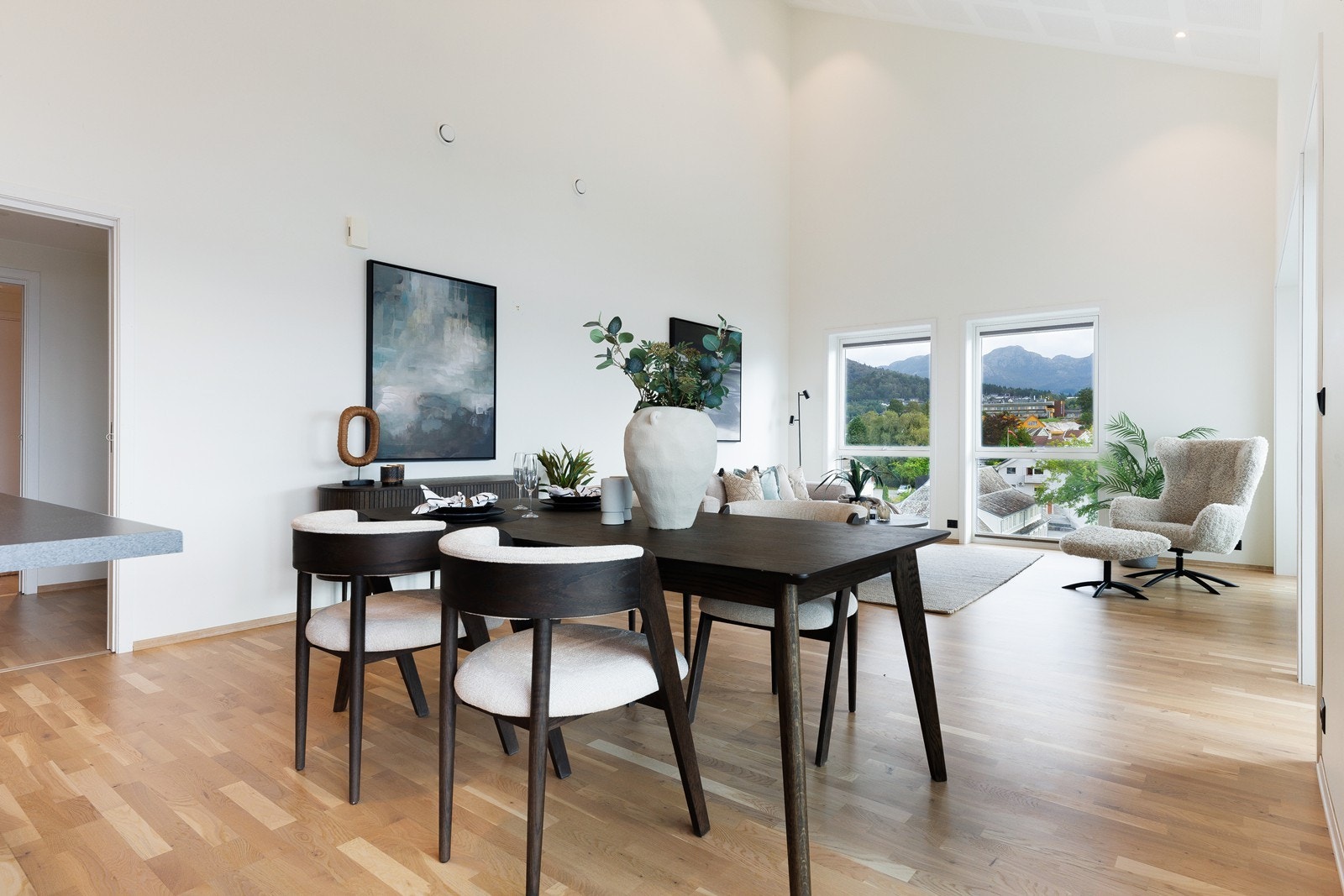 Leiligheten er del av et velfungerende og trivelig sameie med godt naboskap Galleribilde