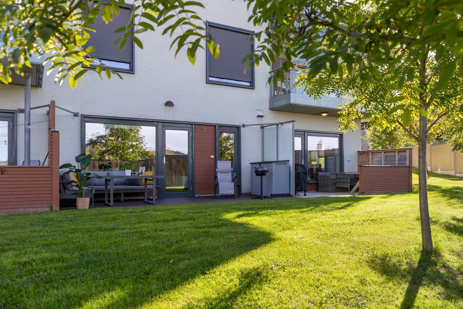 Fra leiligheten er det kort vei til kollektivforbindelser, dagligvare og treningssenter. Galleribilde