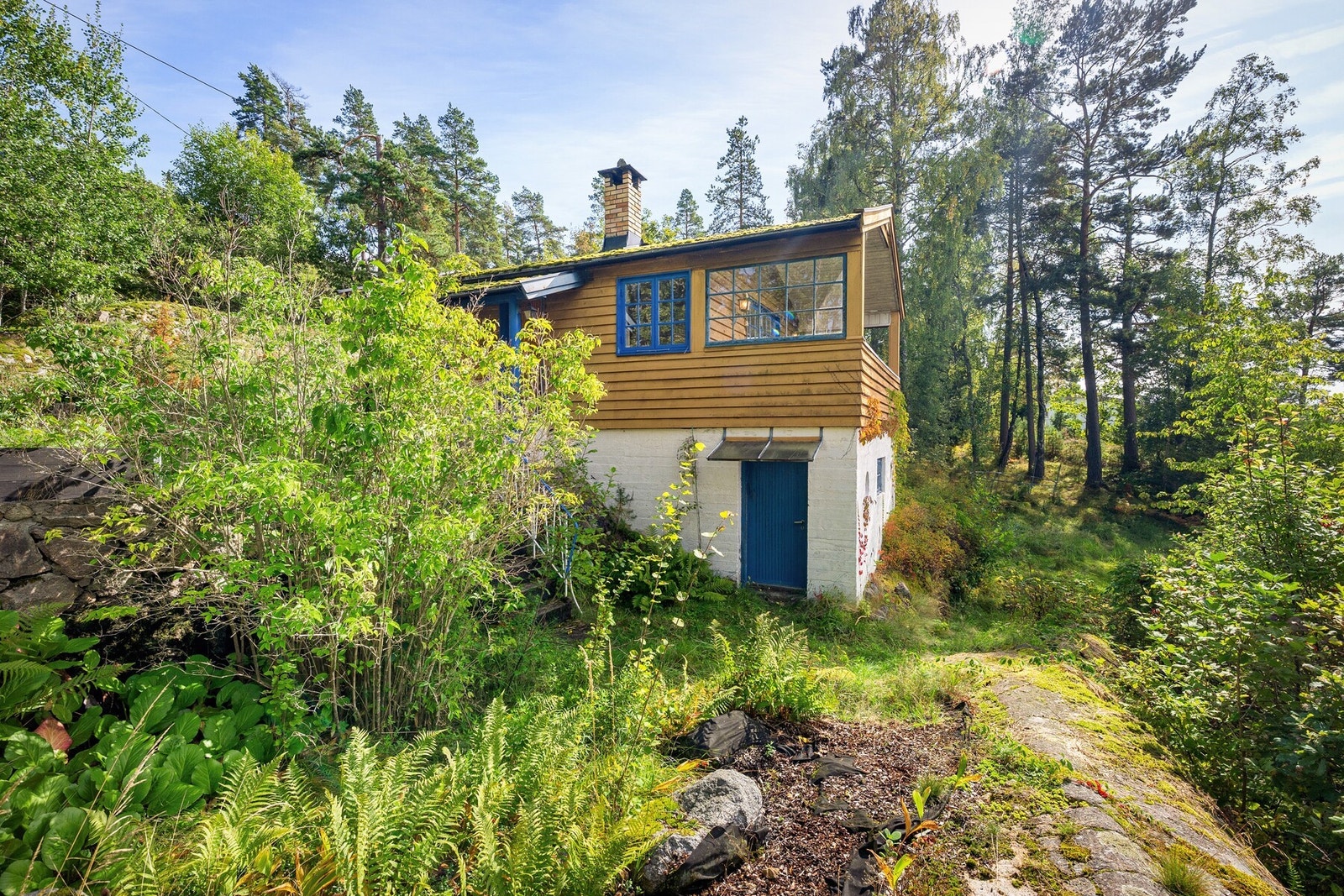 Her finner du en rolig og naturskjønn atmosfære, perfekt for deg som ønsker å trekke deg tilbake fra hverdagen og nyte ekte hytteidyll Galleribilde