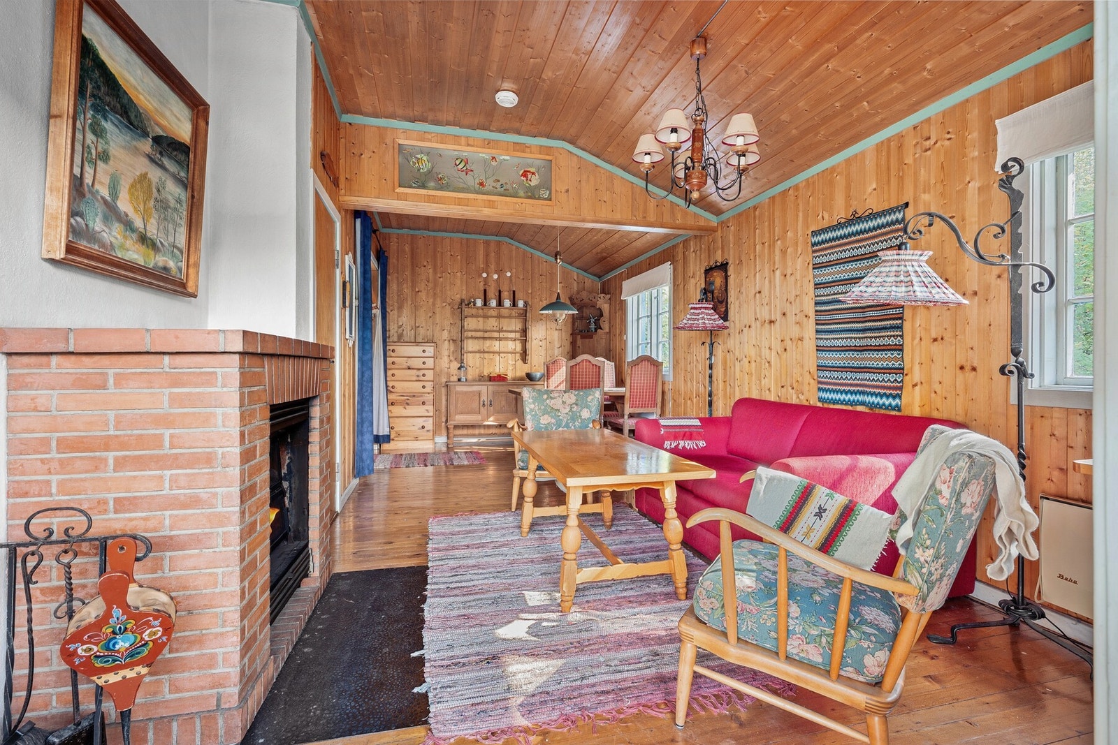 Hytten har god takhøyde, og det er muligheter for å bygge om etter søknad til kommunen Galleribilde