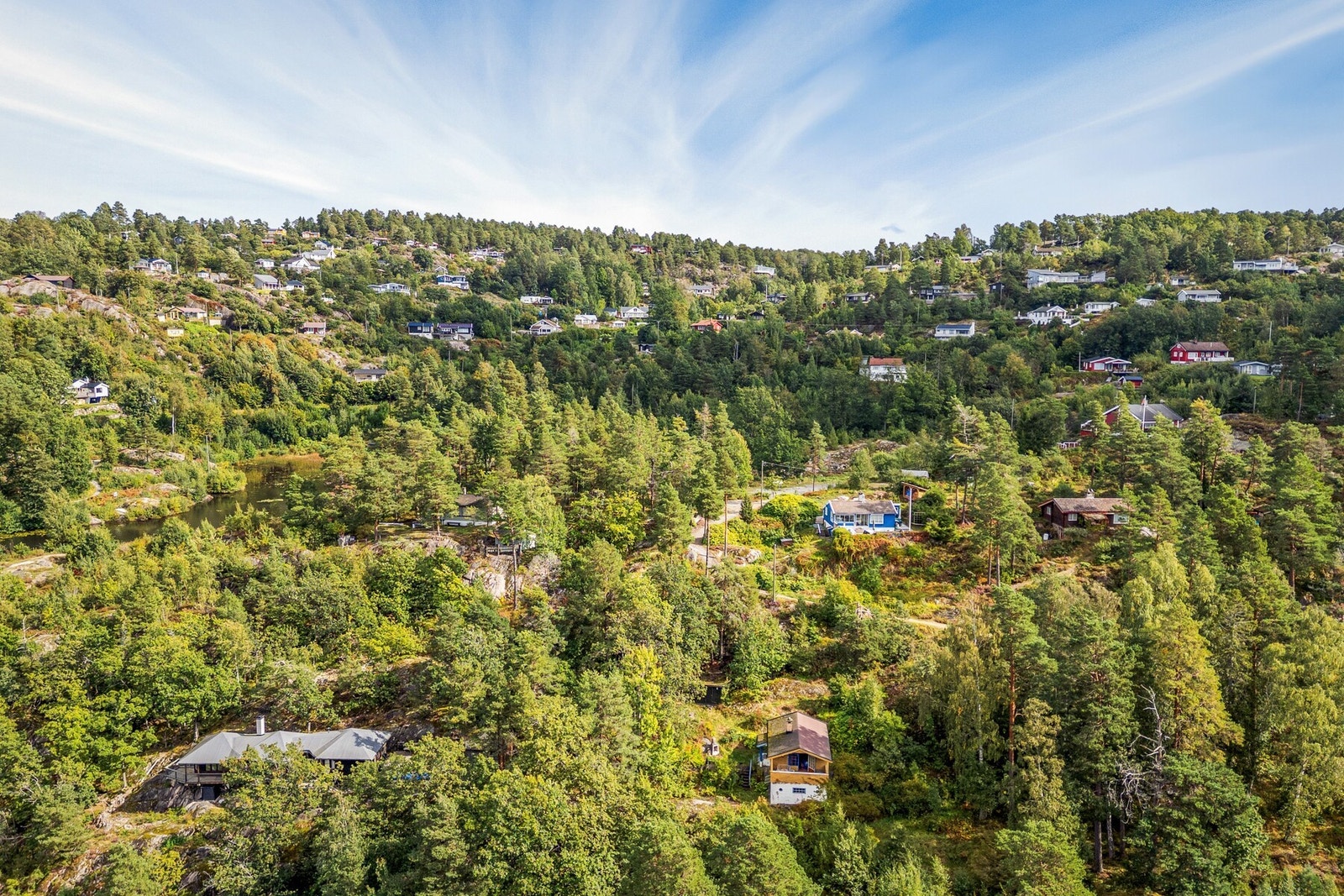 Det er god avstand mellom naboene, som gir både privatliv og hyggelig fellesskap Galleribilde